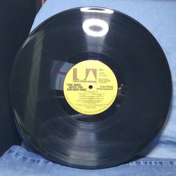 The Man With The Golden Gun Soundtrack 1974 007 James Bond Vinyl record - Picture 4 of 4
